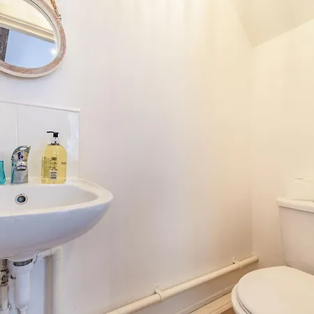 Shire - Uk37451 Pateley Bridge