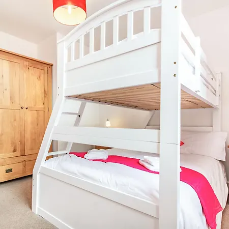 Shire - Uk37451 Pateley Bridge